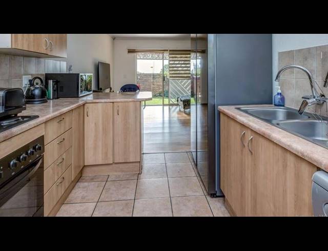 2 BEDROOM TOWNHOUSE FOR SALE IN HONEYDEW RIDGE
